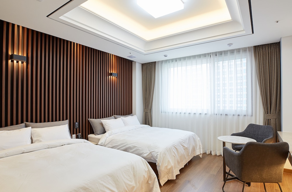 Family Twin Room - Photo 1