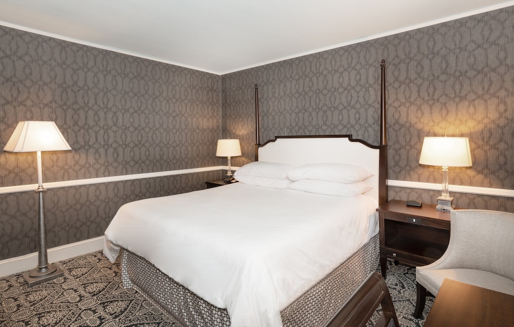 Room, 1 King Bed (Robert Johnson) - Photo 3