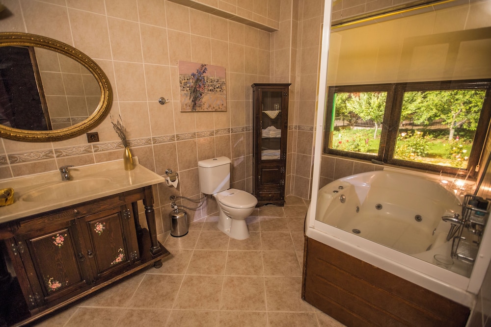 Standard Room - Photo 11