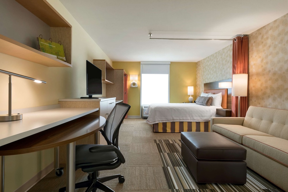 Studio, 1 Queen Bed, Accessible, Bathtub photo 2