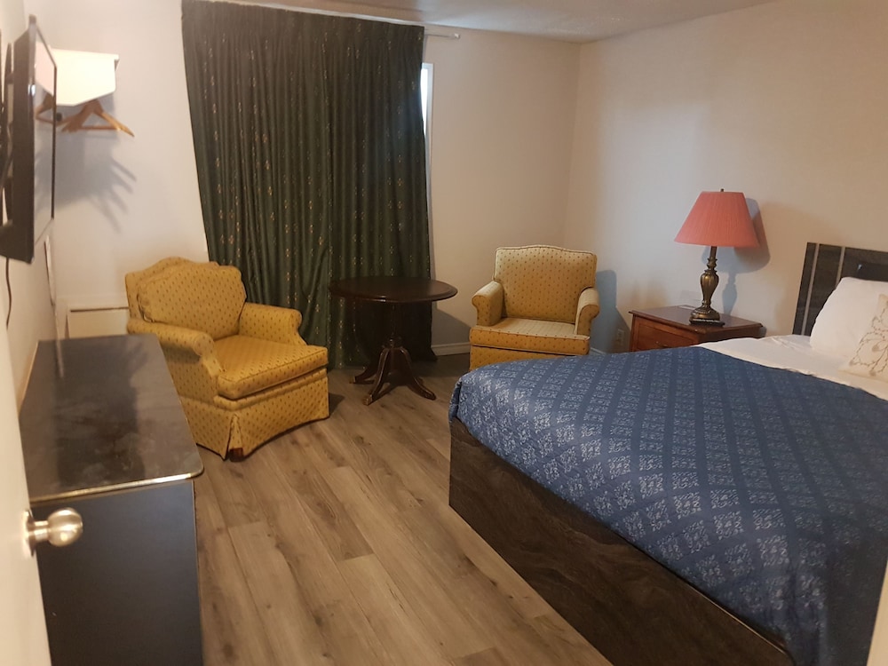 Jacuzzi Suite 1 Queen Bed photo 1