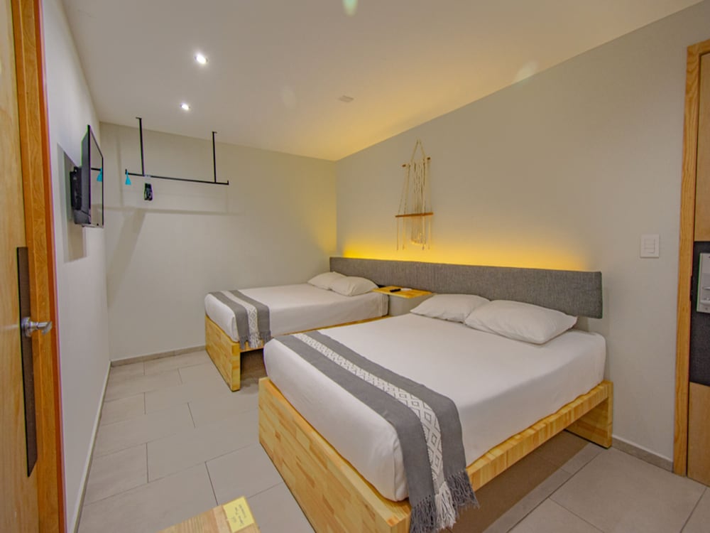 Standard Room, 2 Double Beds - Photo 11