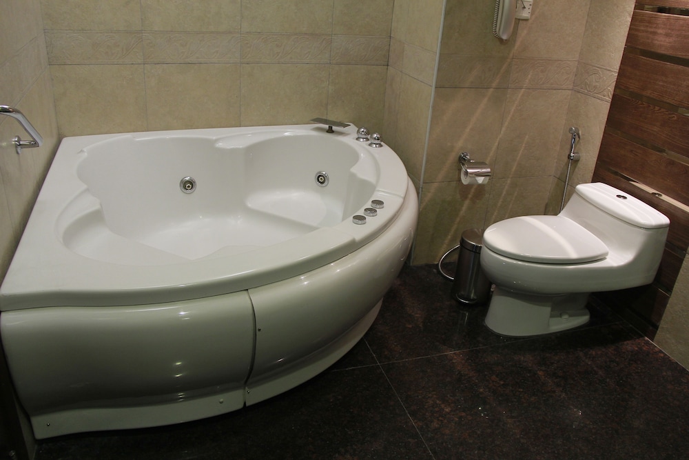 Deluxe Room, 1 Queen Bed, Mountain View (Premium Double) photo 3