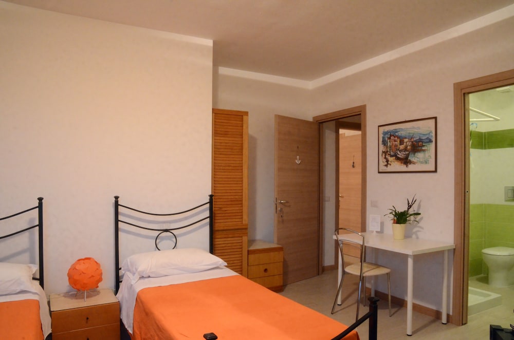 Triple Room, Private Bathroom photo 2