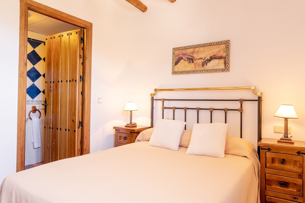 Classic Suite, 2 Bedrooms, Non Smoking, Courtyard Area photo 2