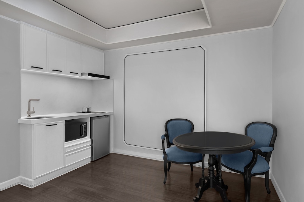 Junior Suite, 1 King Bed, City View