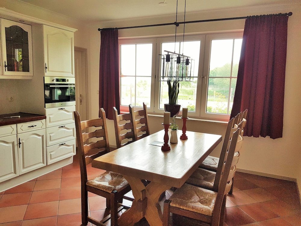 House, 3 Bedrooms, Ground Floor photo 2