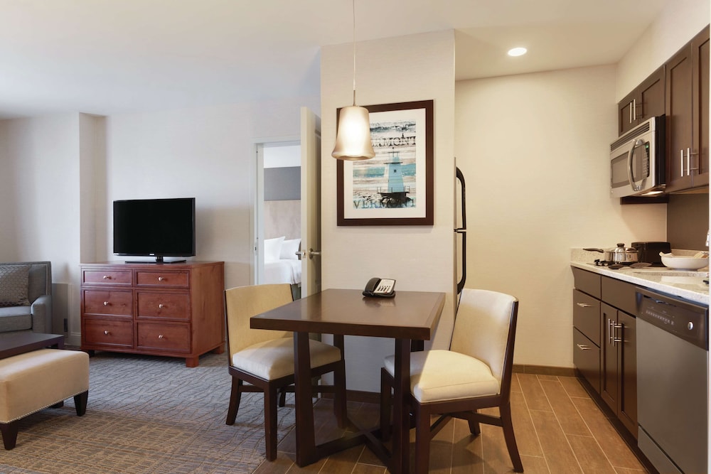 Suite, 1 King Bed, Accessible, Bathtub