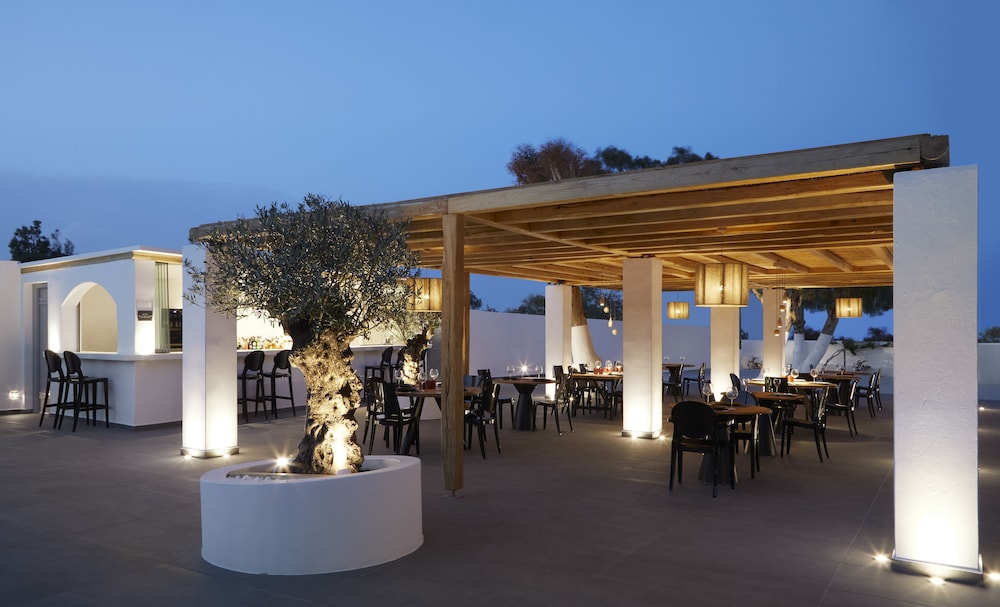 Royal Kalisti Two Bedroom Suite with Private Jacuzzi and Sea View | Top Floor - Photo 4