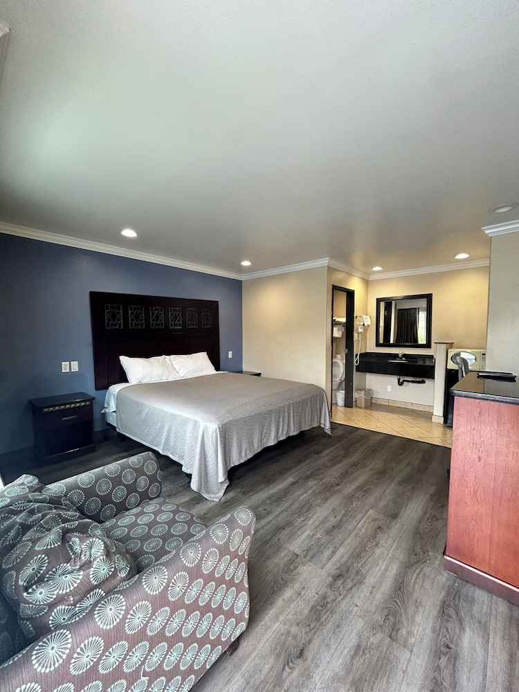 Basic Single Room, Smoking
