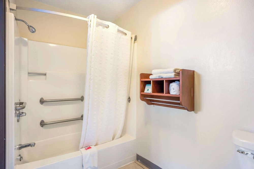 Room, 1 Queen Bed, Accessible, Non Smoking photo 2