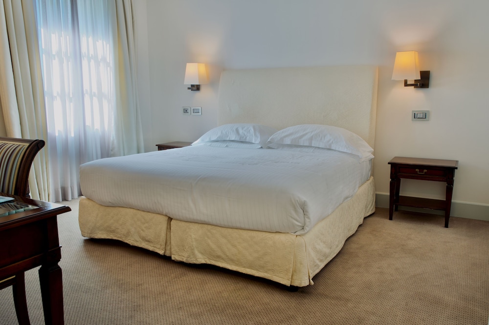 Suite, 1 Queen Bed, Balcony (View) - Photo 3