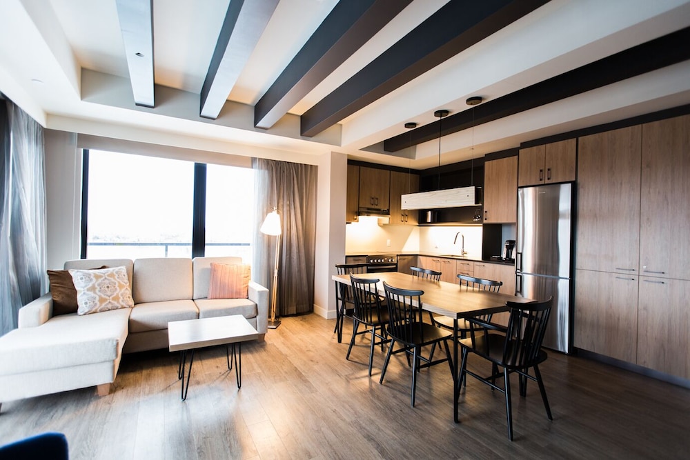Signature Room, 1 King Bed with Sofa bed