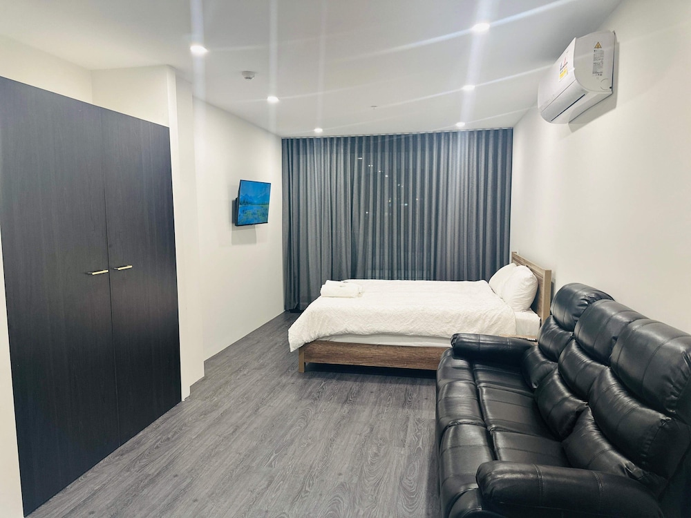Executive (Deluxe) Studio Room