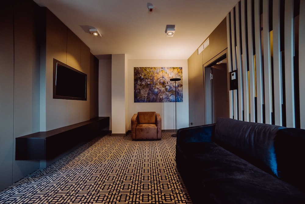 Studio Suite, Jetted Tub