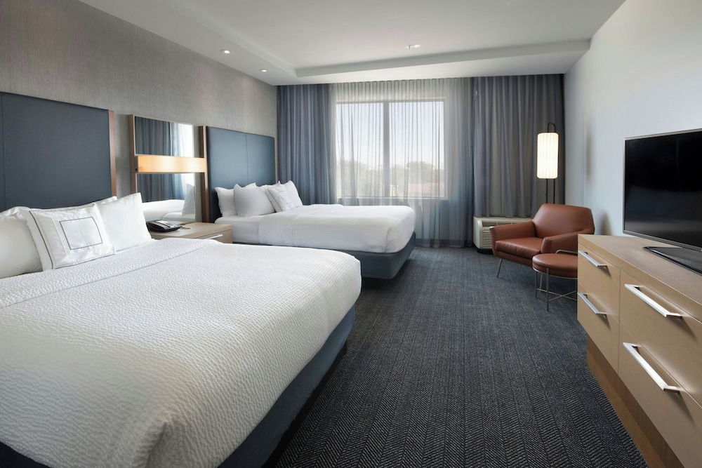Suite, 2 Queen Beds photo 1