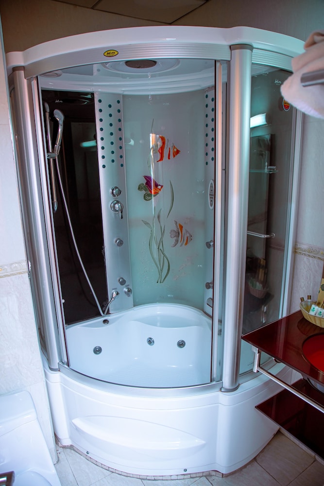 Deluxe Twin Room, Jetted Tub photo 2