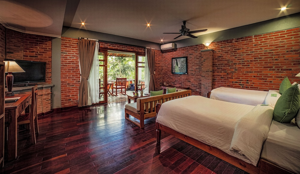 Family Deluxe with Family Package