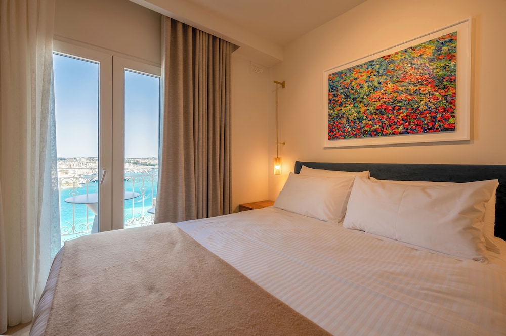 Luxury Suite, Harbor View, Sea Facing