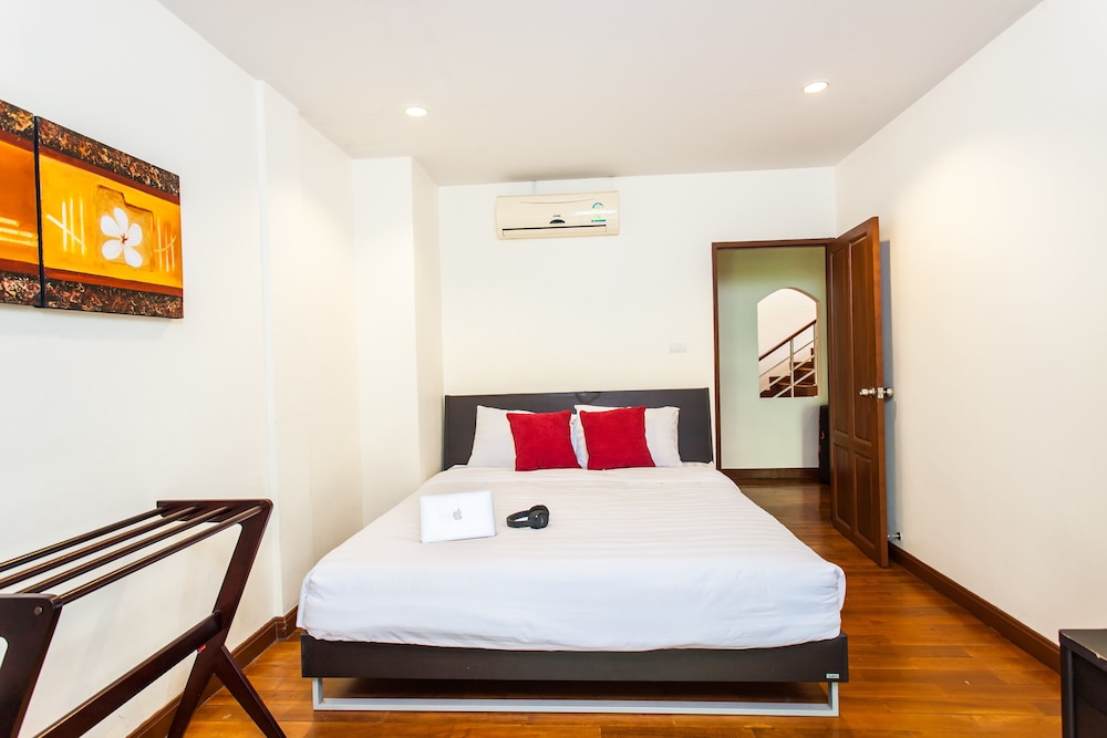 4 Bedrooms Villa photo 2