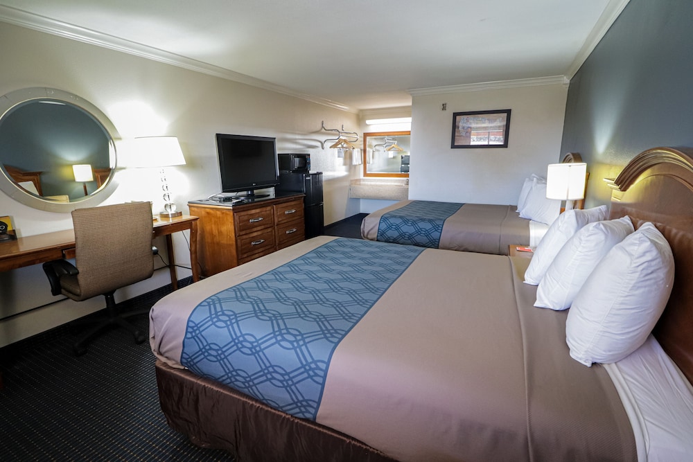 Room, 2 Queen Beds, Non Smoking - Photo 1