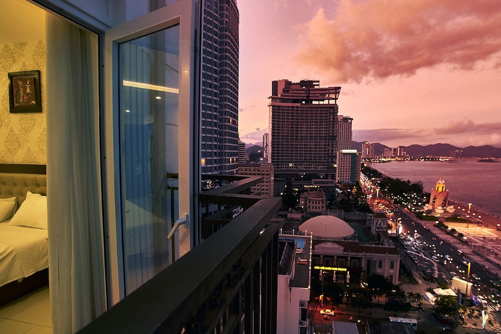 Quadruple Balcony Seaview photo 2
