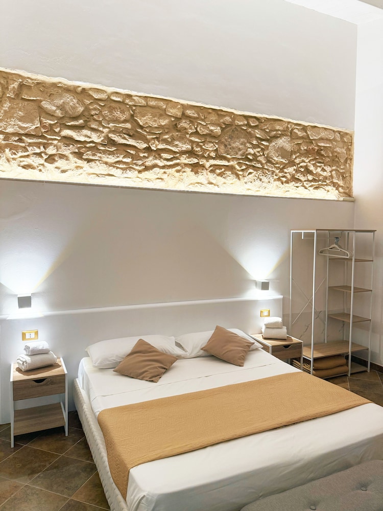 Deluxe Room, Partial Sea View