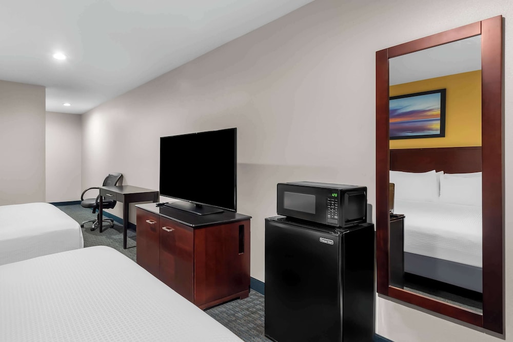 Room, 2 Queen Beds, Accessible, Non Smoking photo 2