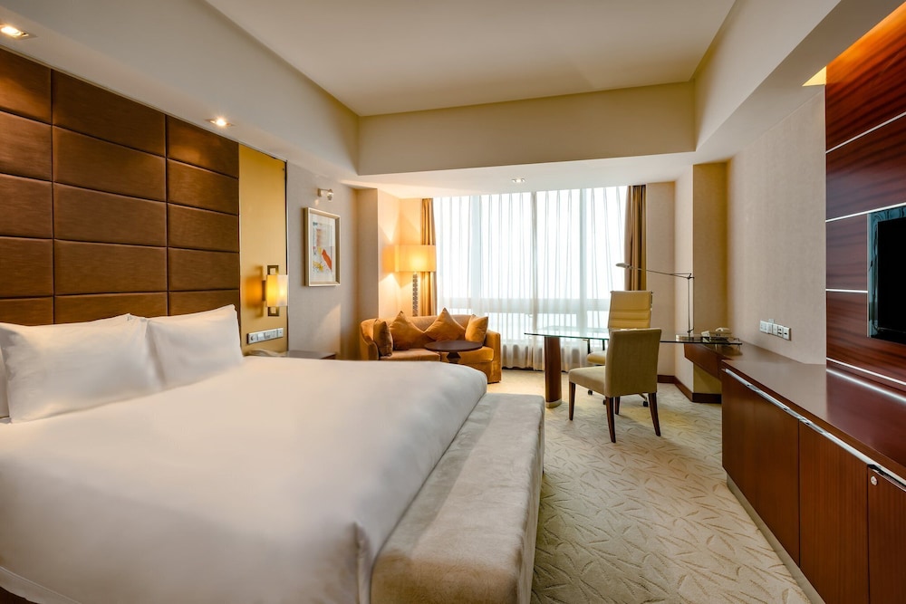 Club Room, 1 King Bed (Club Floor) - Photo 1