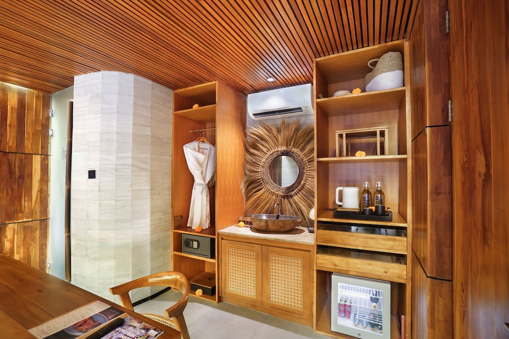 Suite Room - Photo 9