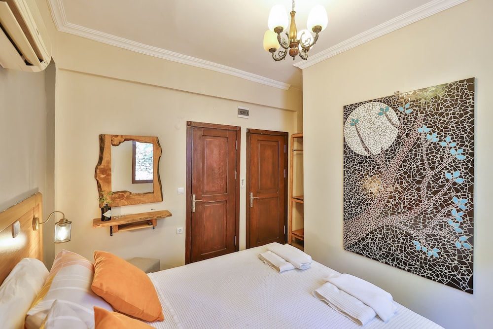 Double Room - Photo 6