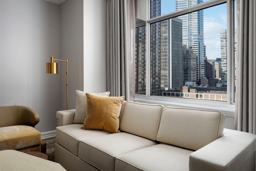 Executive Suite, 1 Bedroom (Mobility Accessible, Roll-in Shower) - Photo 7