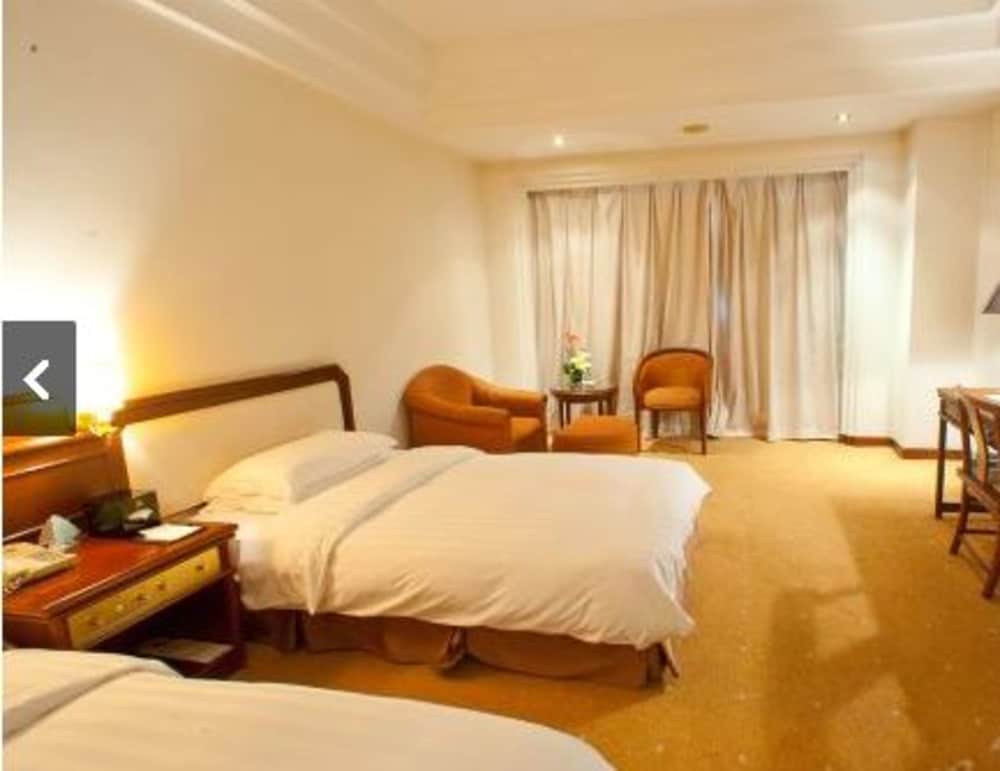 Standard Twin Room - Photo 2
