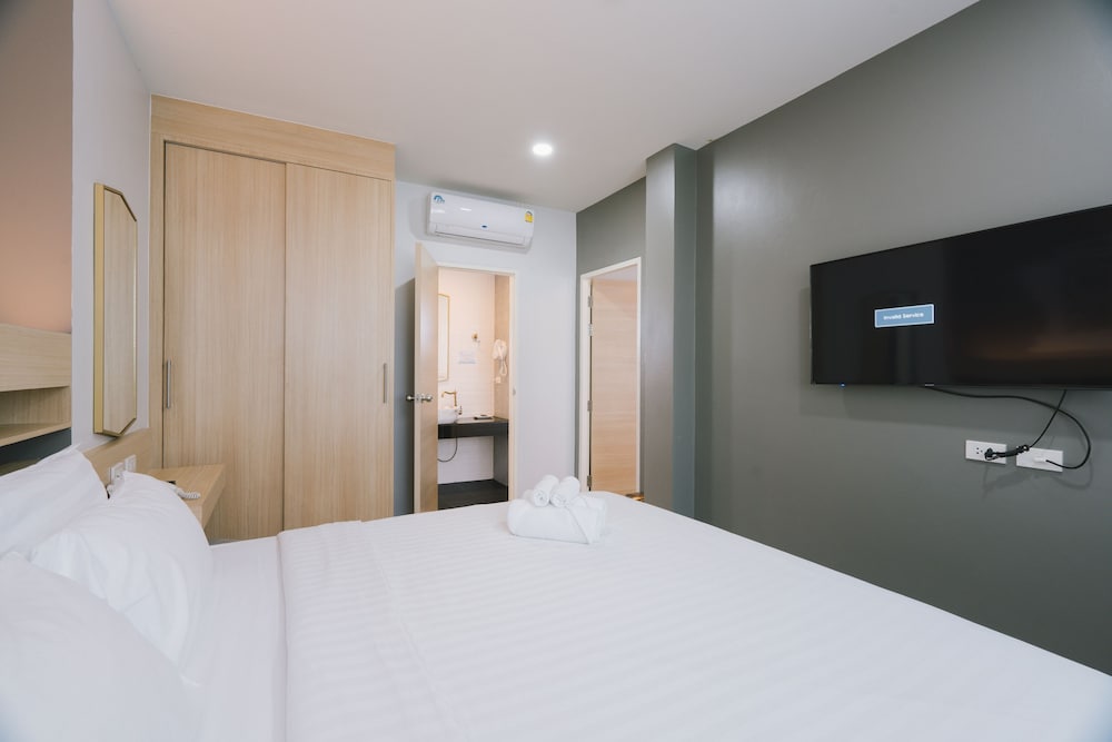 Suite - Photo 8