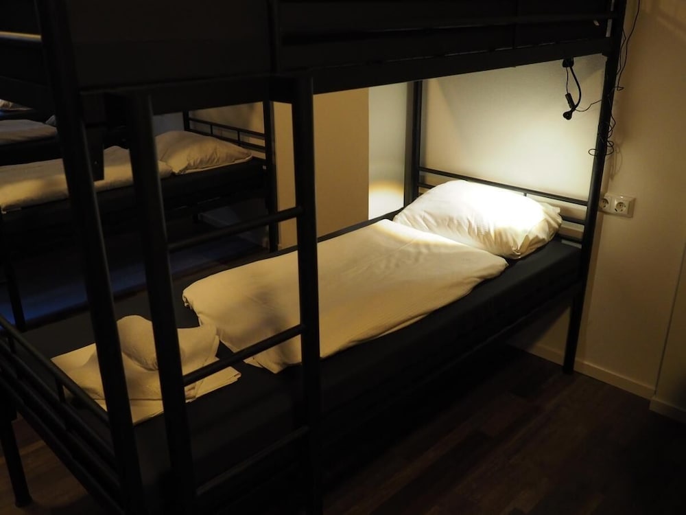 Slaapzaal (big dorm) photo 2
