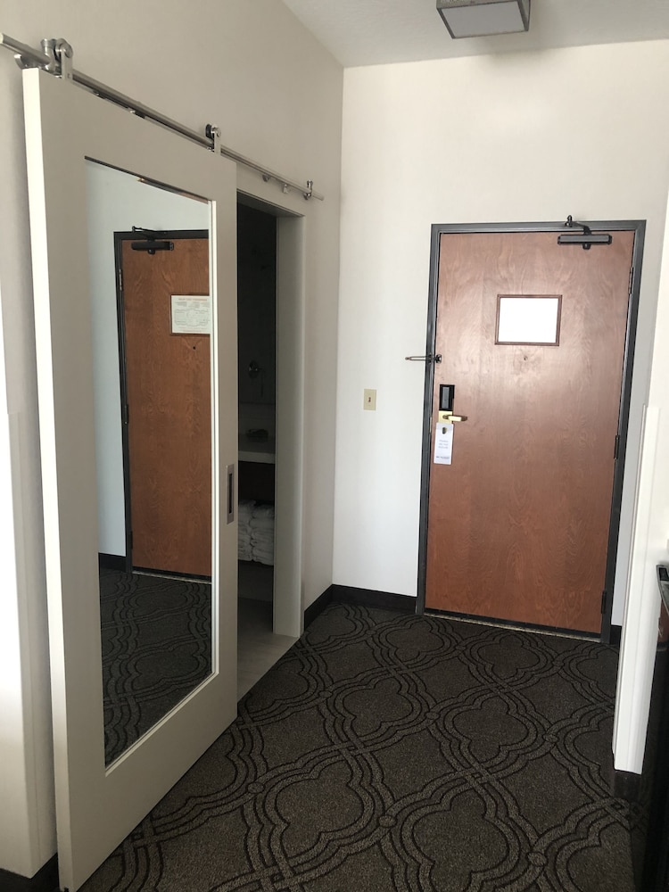Standard Room, 2 Queen Beds, Non Smoking, Refrigerator & Microwave - Photo 7