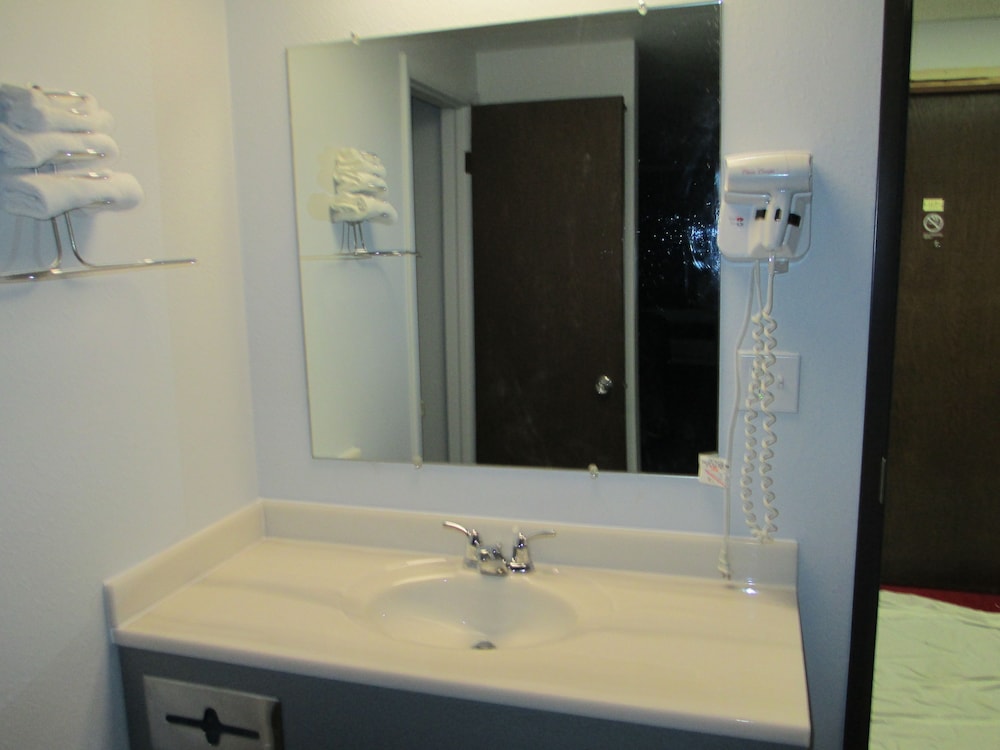 Standard Room, 2 Queen Beds photo 2