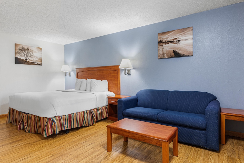 Suite, 1 King Bed, Non Smoking, Refrigerator & Microwave (with Single Sofabed;Larger Room) - Photo 2