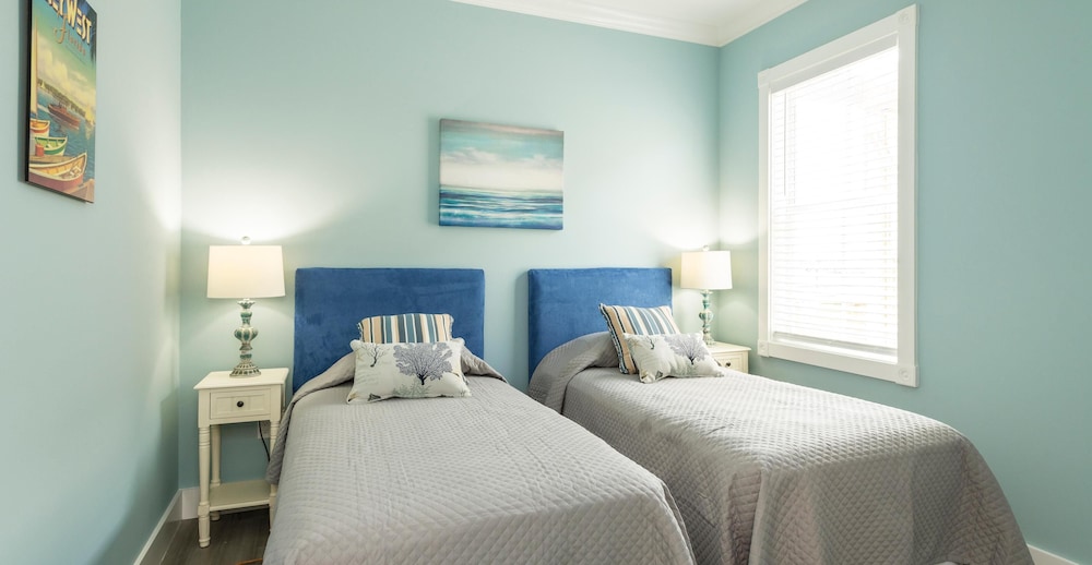 Condo, Multiple Beds (Middle Sunset)