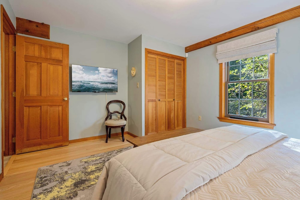 House, Multiple Beds, Patio, Garden View (The House on Cranberry) photo 3