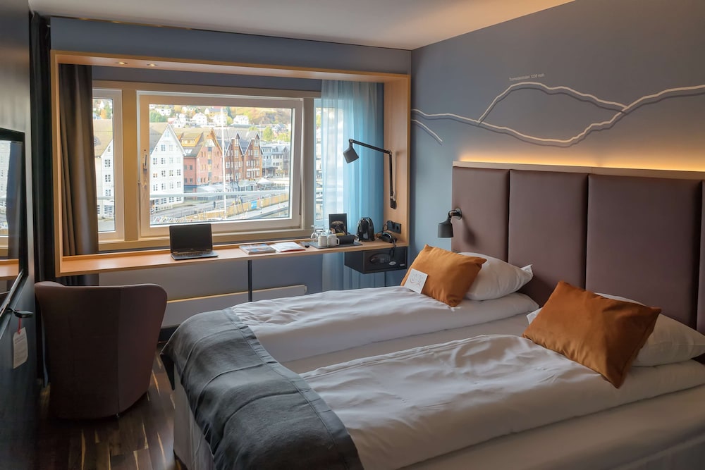 Standard Room, 1 King Bed photo 3