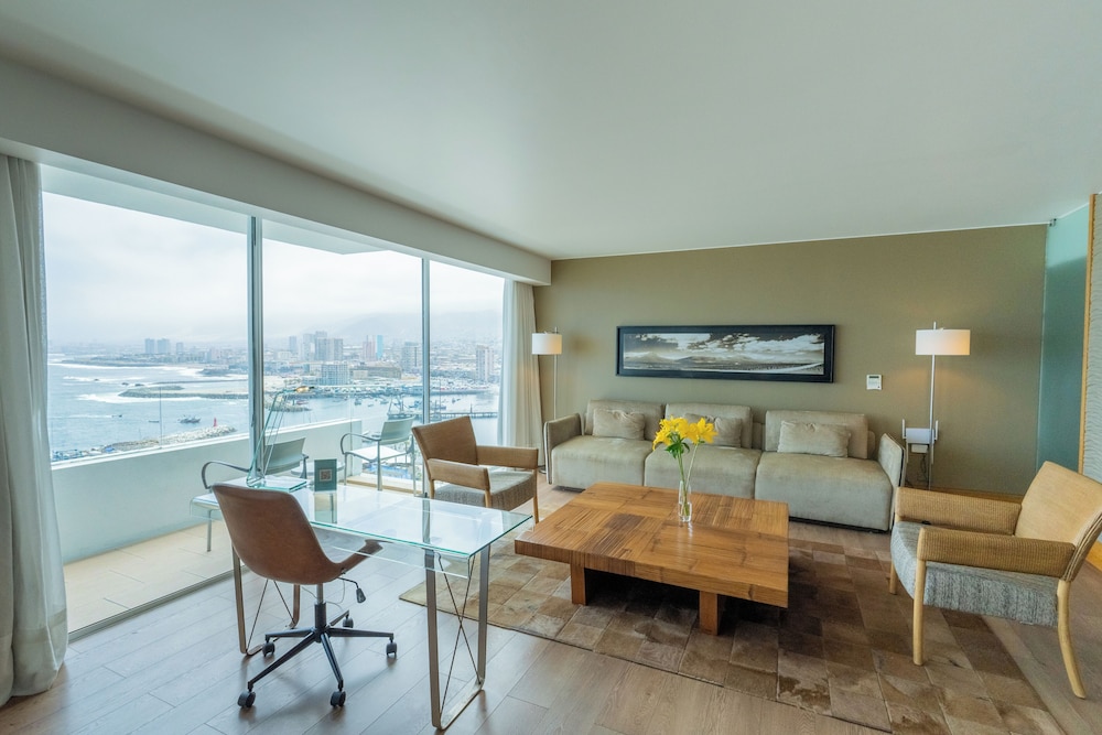 Premium Suite, 1 King Bed, Sea View (Single) - Photo 2