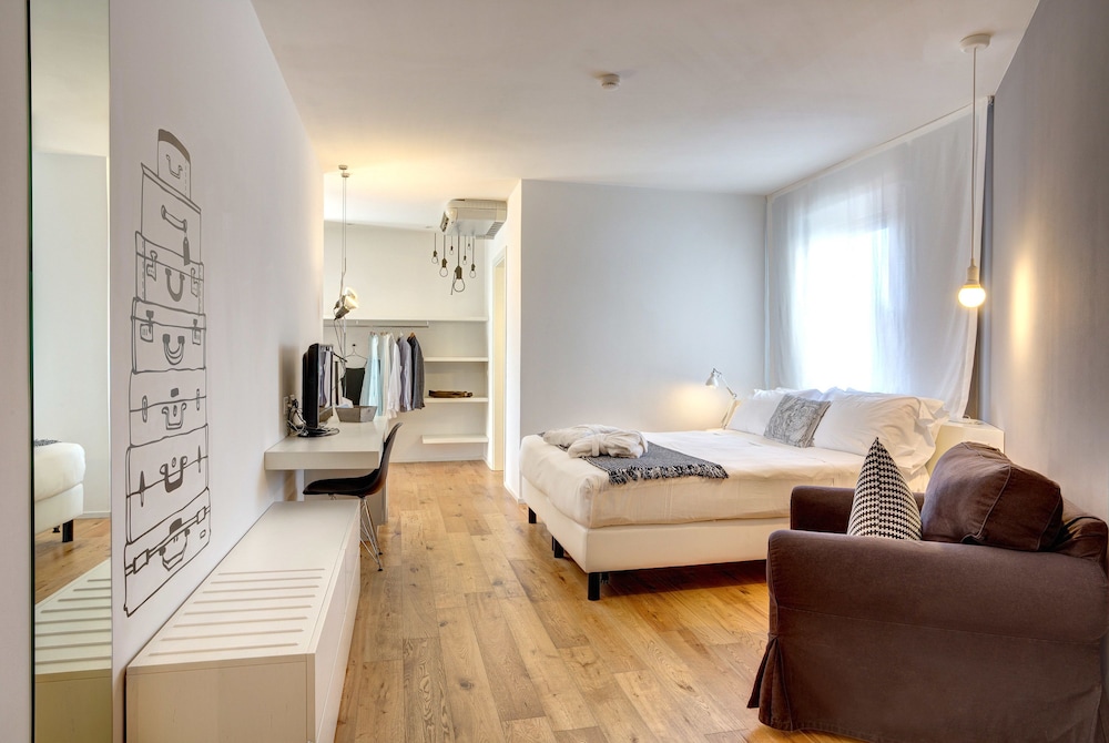 Deluxe Quadruple Room - Photo 11