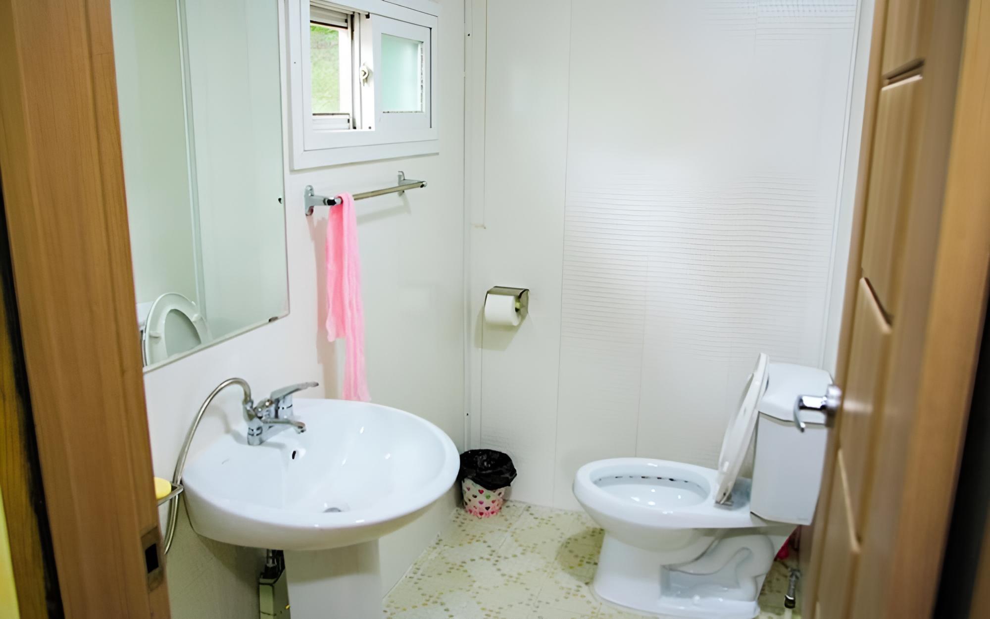 Room (Annex (Unshared House))