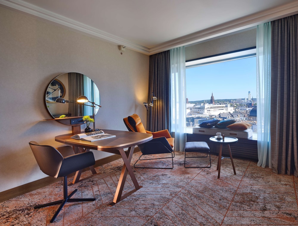 Presidential Suite, 1 King Bed thumbnail 5