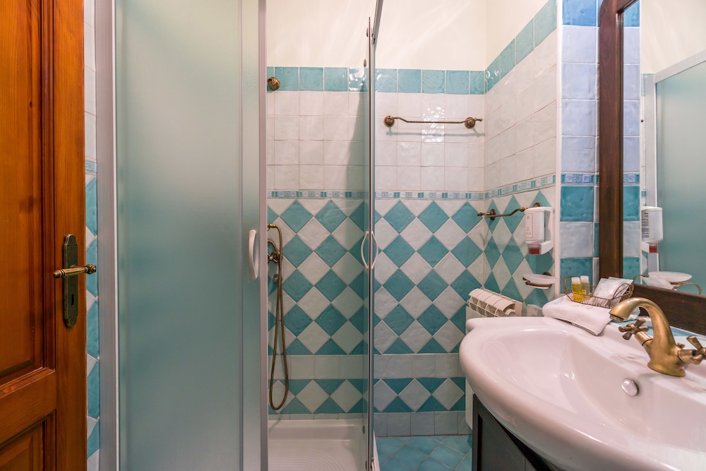 Double Room - Photo 8
