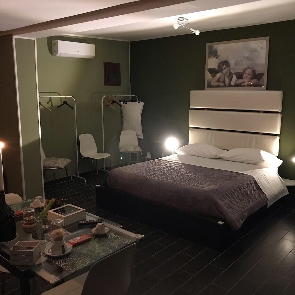Studio Suite, Hot Tub photo 2