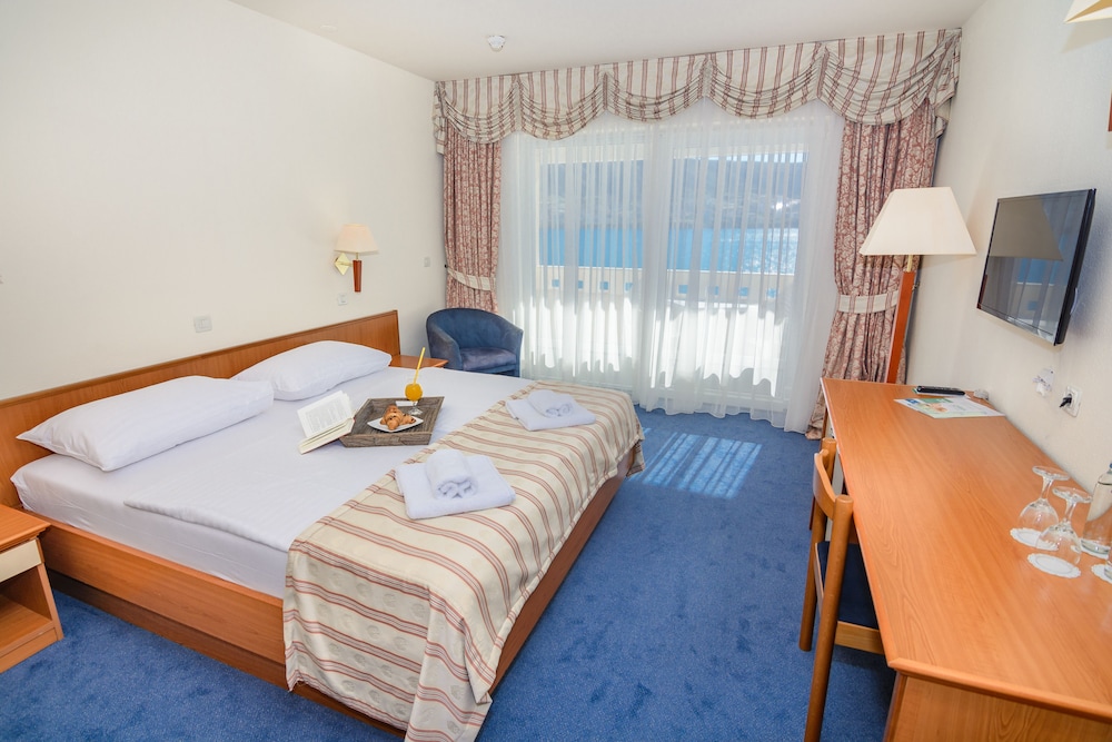Superior Double or Twin Room, Balcony, Sea View - Photo 2
