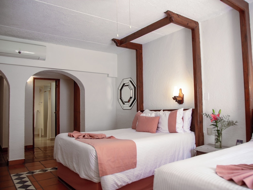 Room (Dog Friendly) - Photo 3