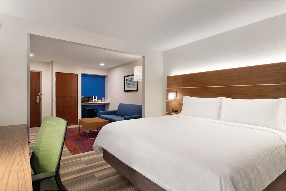 Suite, 1 King Bed (Additional Living Area) - Photo 3